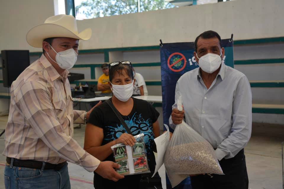SAGDR ENTREGA PAQUETE DE AVES, ALIMENTO Y SEMILLAS PARA LA PRODUCCIÓN DEHORTALIZAS